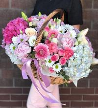 Композиция солнечный день в Бакунино Цветочная композиция из Розы, Хризантемы, Пионы и Лизиантусы в корзине в Бакунино