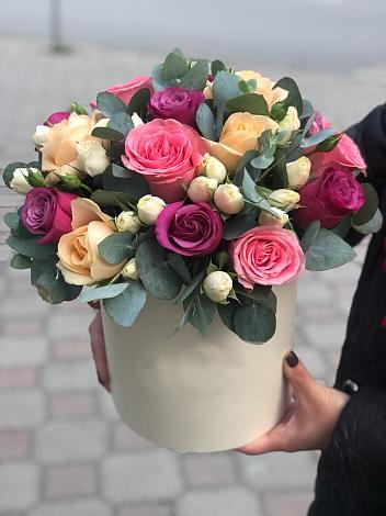 Цветочная композиция из Розы в шляпной коробке в Бакунино