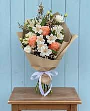 Букет цветов из:  Альстромерии, Лизиантусы, Розы и Хризантемы в Бакунино