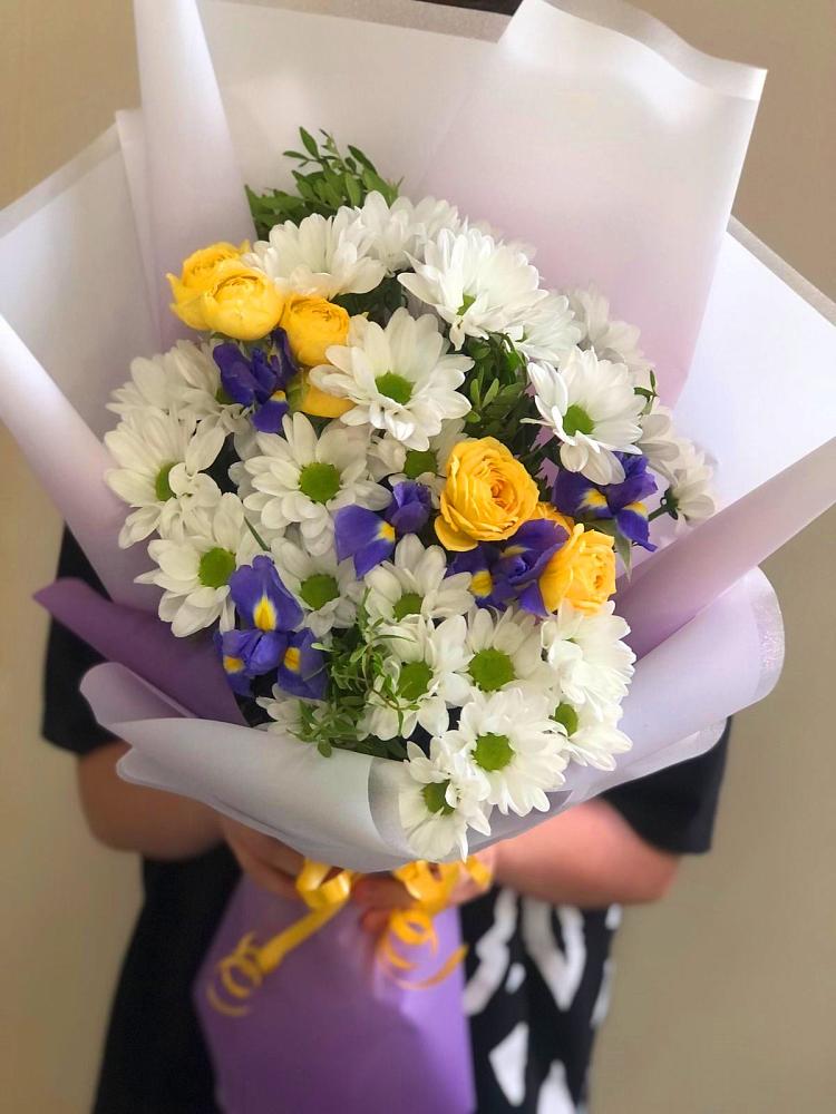 Букет цветов из: Ирисы, Хризантемы и Розы в Бакунино