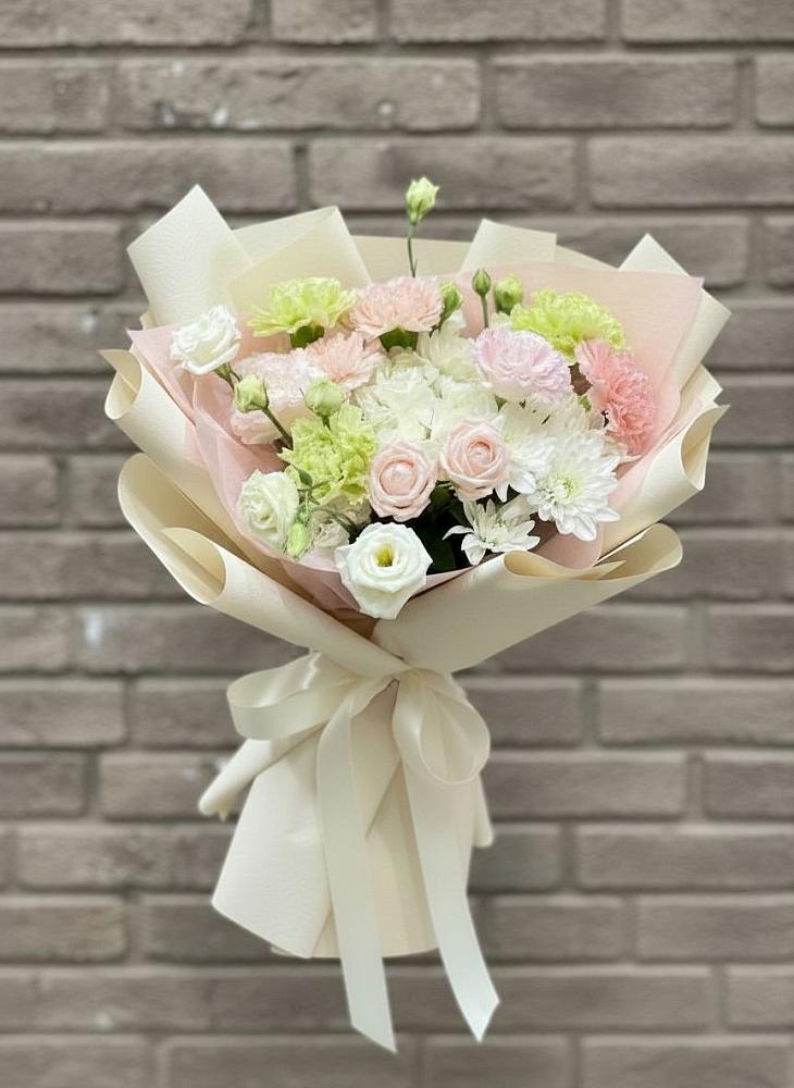 Букет цветов из: Гвоздики, Розы, Лизиантусы и Хризантемы в Бакунино