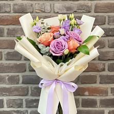 Букет цветов из:  Лизиантусы и Розы в Бакунино