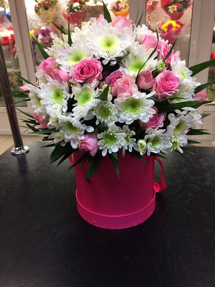 Цветочная композиция из Розы и Хризантемы в шляпной коробке в Бакунино