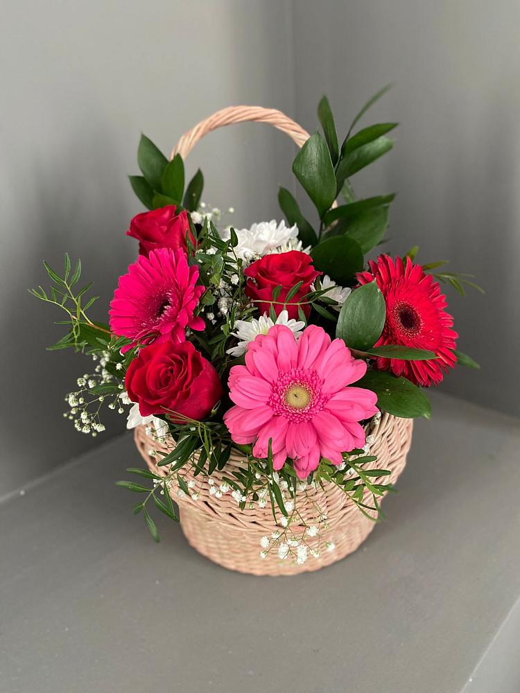 Цветочная композиция из Розы, Хризантемы и Герберы в корзине в Бакунино