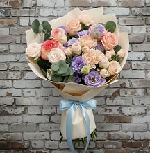 Букет цветов из:  Розы, Лизиантусы и Гвоздики в Бакунино